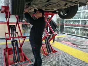 The Ultimate Tips to Choosing the Perfect Car Lift for Your Garage