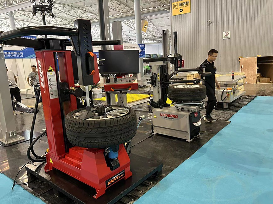 "Streamlining Tire Maintenance: Exploring the Features and Benefits of Automatic Tire Changers"
