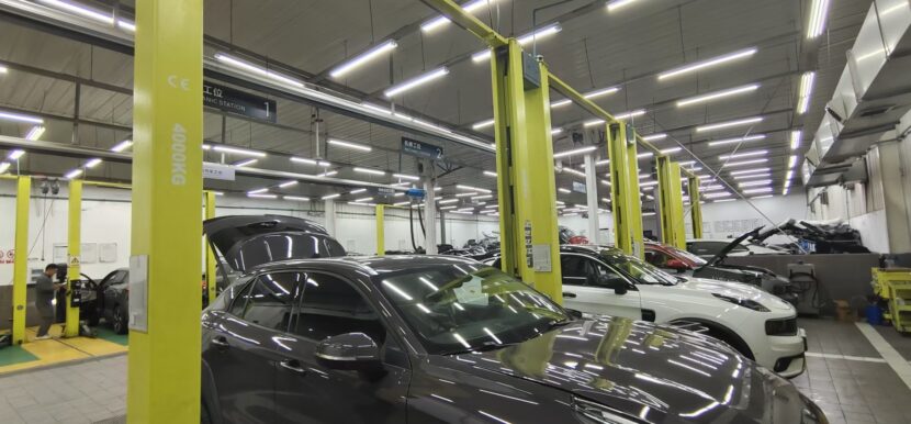 4 Post Car Lift vs 2 Post Lift Key Factors to Consider Before Making a Purchase